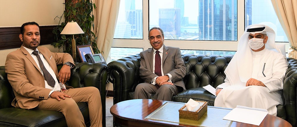 وزير الأشغال يبحث احتياجات الدائرة الثانية عشر في الشمالية مع النائب البحراني