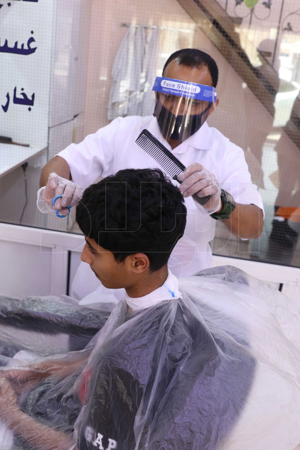 بالصور: اليوم الأول لعودة الصالونات: اقبال محدود والأتراك لم يخفضوا أسعارهم