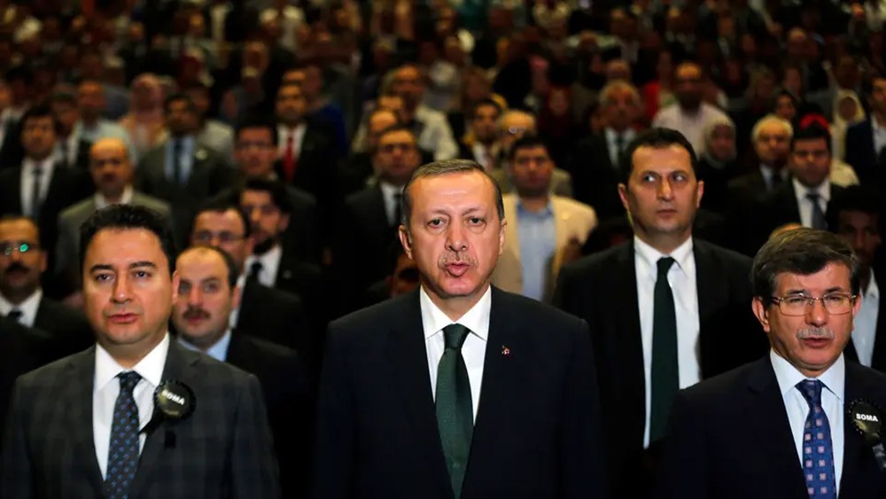 سفينة أردوغان تفرغ.. 63 نائباً يستعدون للرحيل