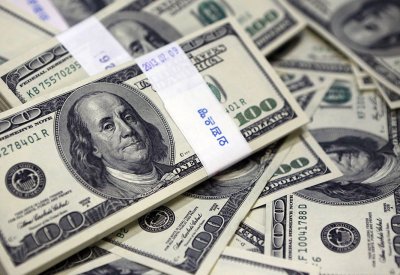 كيف استفادت دول الخليج من ربط عملتها بالدولار؟