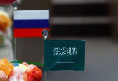 رويترز: السعودية وروسيا تتفقان مبدئيا على تمديد تخفيضات الإنتاج لشهر
