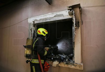 بالصور: انقاذ ٦ اشخاص بعد حريق منزلهم بالرفاع