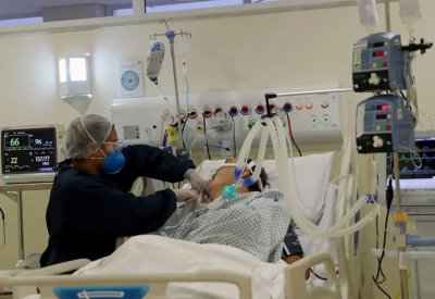 كورونا يحصد وفيات قياسية بالبرازيل.. وأقلّ من ألف بأميركا