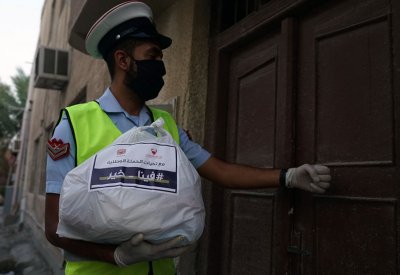 محافظة المحرق بالتعاون مع مديرية الشرطة توزعان 3 آلاف سلة غذائية
