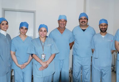 فريق جراحي بمستشفى الملك حمد الجامعي يستأصل ورم كبير من سيدة بحرينية