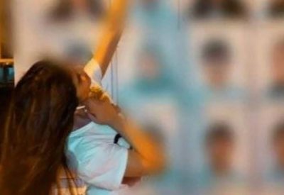 حلا الترك تحتفل بتخرجها من الثانوية