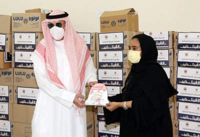 فريق العمل التطوعي يكرم محافظ العاصمة