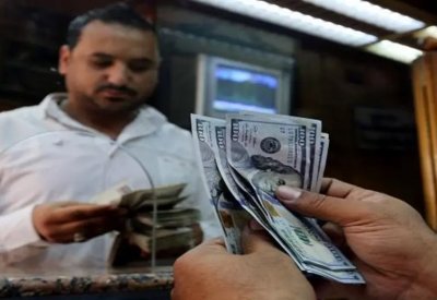هل عادت السوق السوداء للدولار إلى مصر مجددا؟