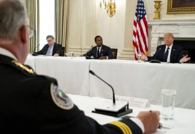 ترمب: لن يكون هناك خفض لتمويل الشرطة الأميركية أو تفكيكها