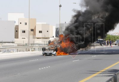 بالفيديو والصور: سيارة تحترق بشارع خليفة بن سلمان قرب النفق