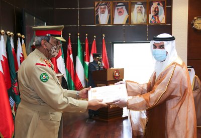 جلالة الملك ينيب القائد العام لحضور حفل تخريج دورة الدفاع الوطني الثانية ودورة القيادة والأركان المشتركة الثانية عشرة
