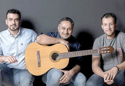 فرقة مواويل الشوق البحرينية تقدم البومها.. ”الكترونيا“