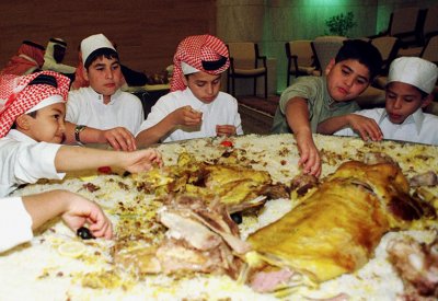 تكلفة الطعام والشراب يوميًا في السعودية.. الاعلى خليجيا!