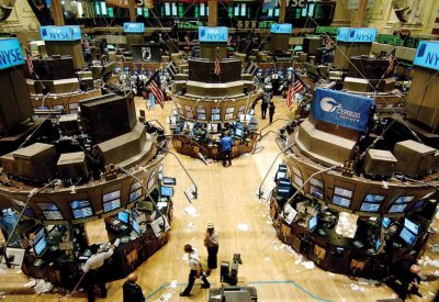 مؤشرات سوق الأسهم الأمريكية تهبط بنحو خمسة بالمئة