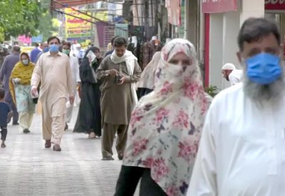 تصاعد إصابات كورونا بباكستان وروسيا.. وقطارات الهند لحجر المصابين