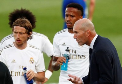 زيدان "يوبخ" لاعبي ريال مدريد بعد الفوز على إيبار