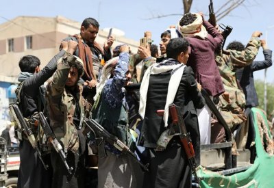 الإرياني يحذّر من حملات تضليل حوثية حول مأرب