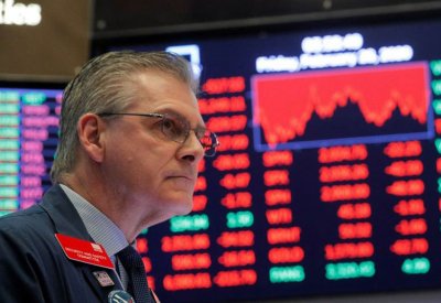أسهم أوروبا تتراجع وسط خفوت آمال التعافي الاقتصادي