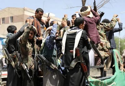 الحوثيون يشيعون 127 قتيلاً من عناصرهم قضوا في عدة جبهات