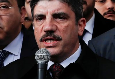 سلاح أنقرة يتدفق لليبيا.. ومستشار أردوغان يبحث عن السلم