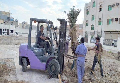 بالصور: أمانة العاصمة تفاعلا مع "البلاد" تعيد الروح لحديقة أبو العيش