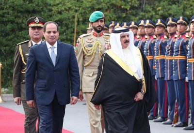 ناصر بن حمد يشيد بعمق العلاقات بين البحرين ومصر