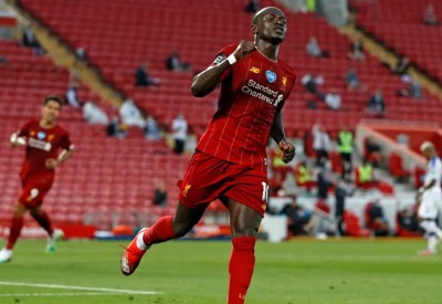 رباعية تقرب ليفربول من حسم الدوري بعد 30 عاماً