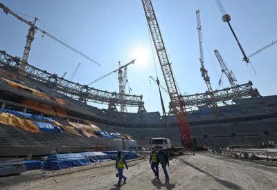 قطر.. 1102 إصابة كورونا بين عمال مشاريع كأس العالم