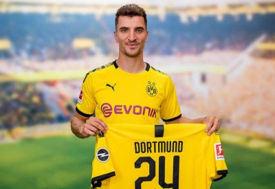 دورتموند يعلن تعاقده مع توماس مونييه