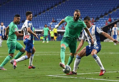 "عبقرية بنزيمة" يقرب ريال مدريد من لقب الليغا 