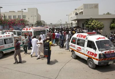 مسلحون يهاجمون بورصة باكستان.. ومقتل 4