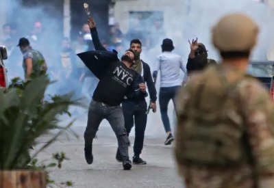 مع تدهور الوضع المعيشي.. احتجاجات وقطع طرق بلبنان