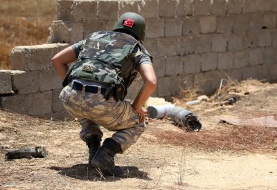 غضب فرنسي.. أنقرة تورد المتطرفين إلى ليبيا