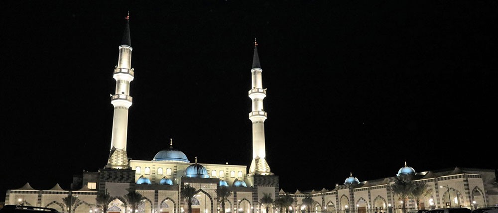 استبدال سجاد المساجد بالرخام والسيراميك