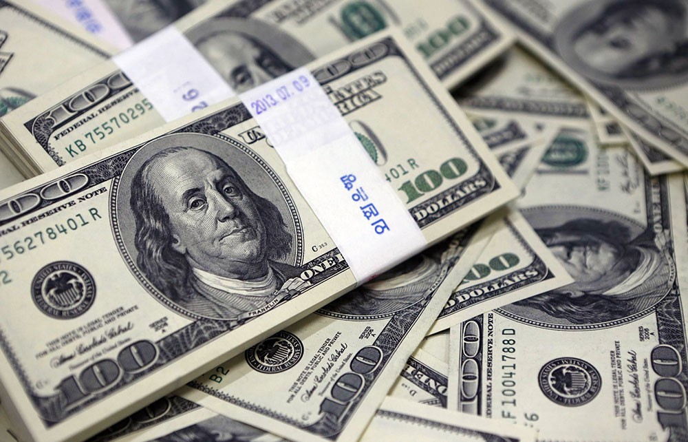 كيف استفادت دول الخليج من ربط عملتها بالدولار؟
