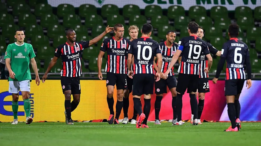 فرانكفورت يزيد معاناة بريمن في الدوري الألماني
