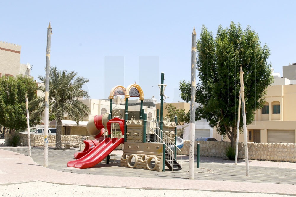 بالصور: حديقة الساية غرقت بوعود البلدية.. لا لوز ولا كنار