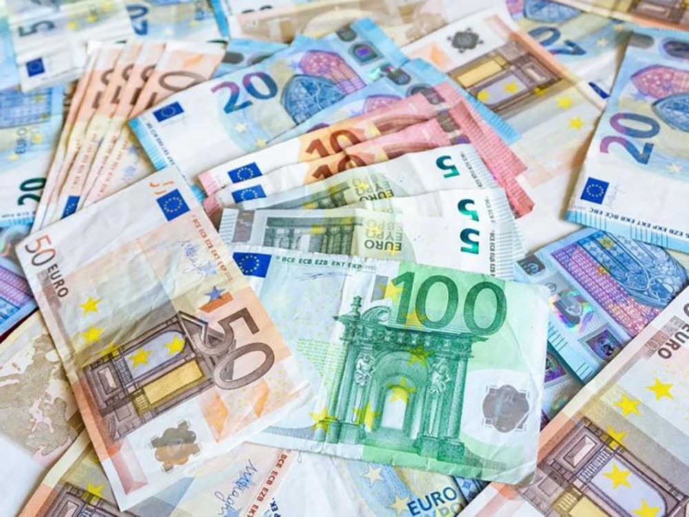 صعود اليورو والعملات عالية المخاطر بفضل تحفيز المركزي الأوروبي