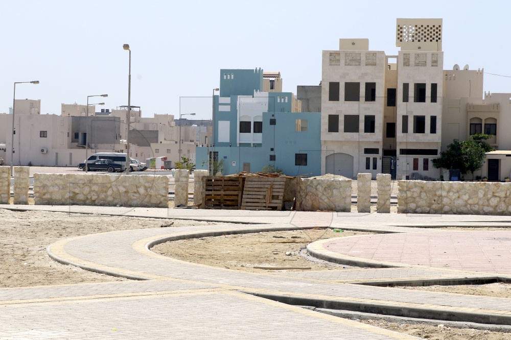 بالصور: حديقة صلعاء في إسكان سماهيج