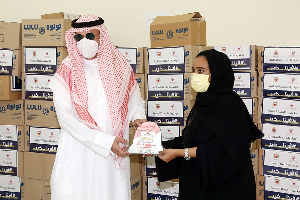 فريق العمل التطوعي يكرم محافظ العاصمة