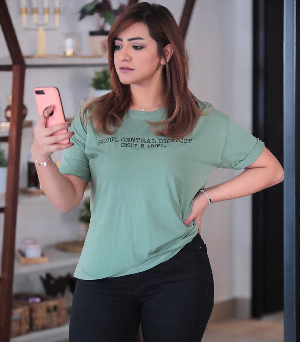  النجمة البحرينية سلوى الجراش الشغل بالفن صعب جدا!