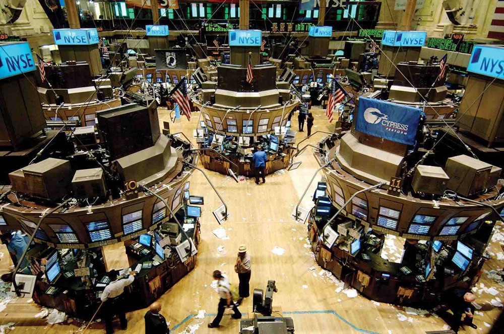 مؤشرات سوق الأسهم الأمريكية تهبط بنحو خمسة بالمئة