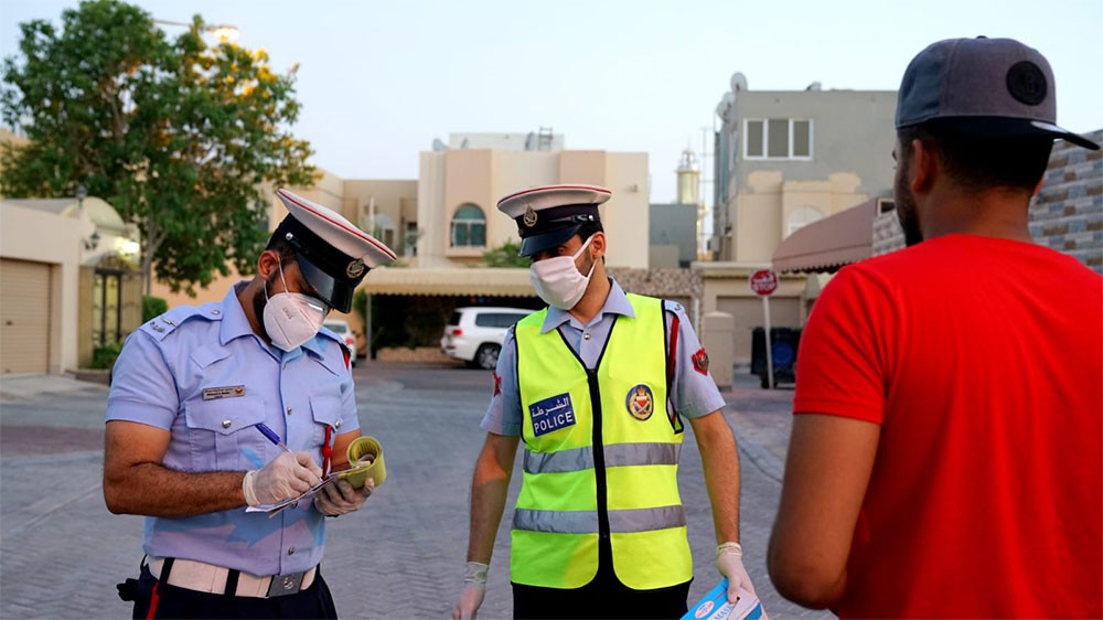 شرطة المحرق : تسجيل 721 مخالفة عدم ارتداء (كمامة الوجه) بالأماكن العامة