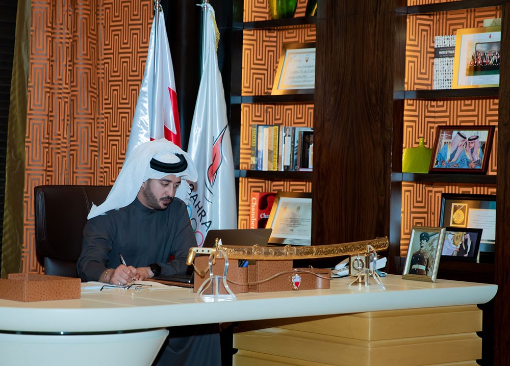 خالد بن حمد يرأس الاجتماع الاسبوعي للجنة "استجابة"