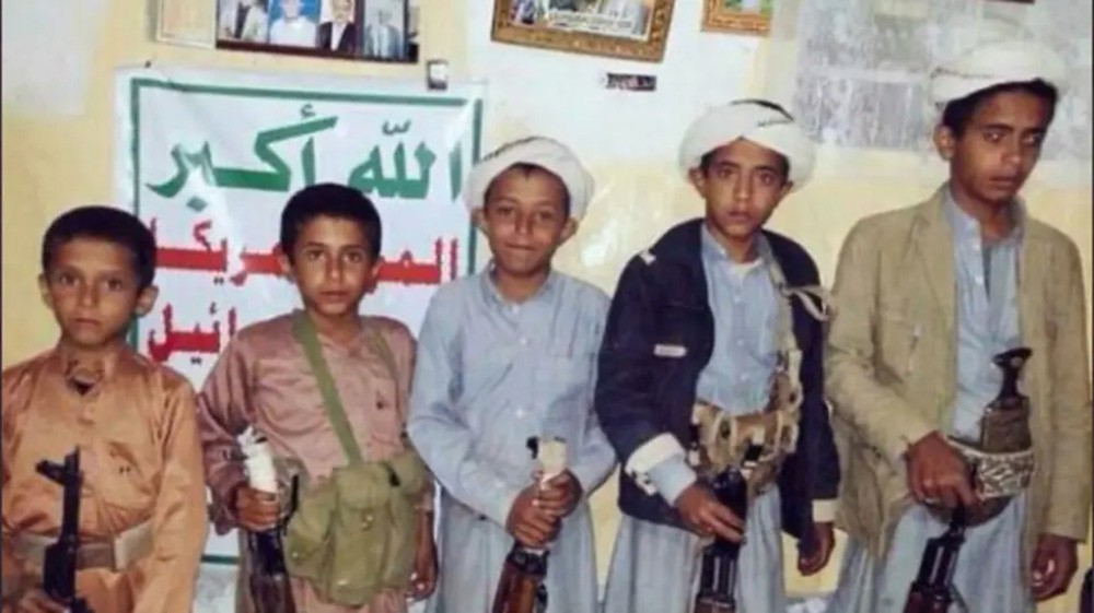 حكومة اليمن تحذر.. مراكز الحوثي الصيفية تبني جيل إرهابيين 