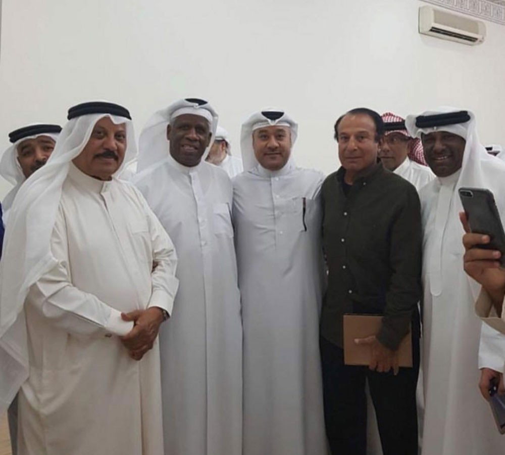 اللاعب حسن زليخ برفقة الفنانين...أعرف التفاصيل