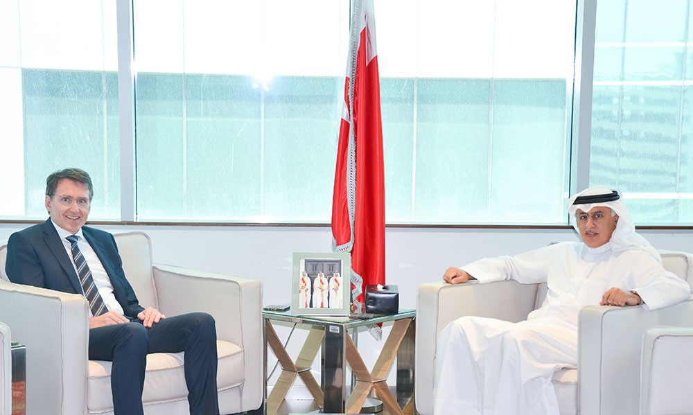 وزير الصناعة يستعرض مع السفير الألماني العلاقات الثنائية
