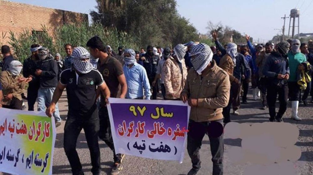"نحن جائعون".. 800 عامل شمال الأهواز ينتفضون