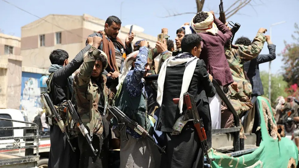 الإرياني يحذّر من حملات تضليل حوثية حول مأرب