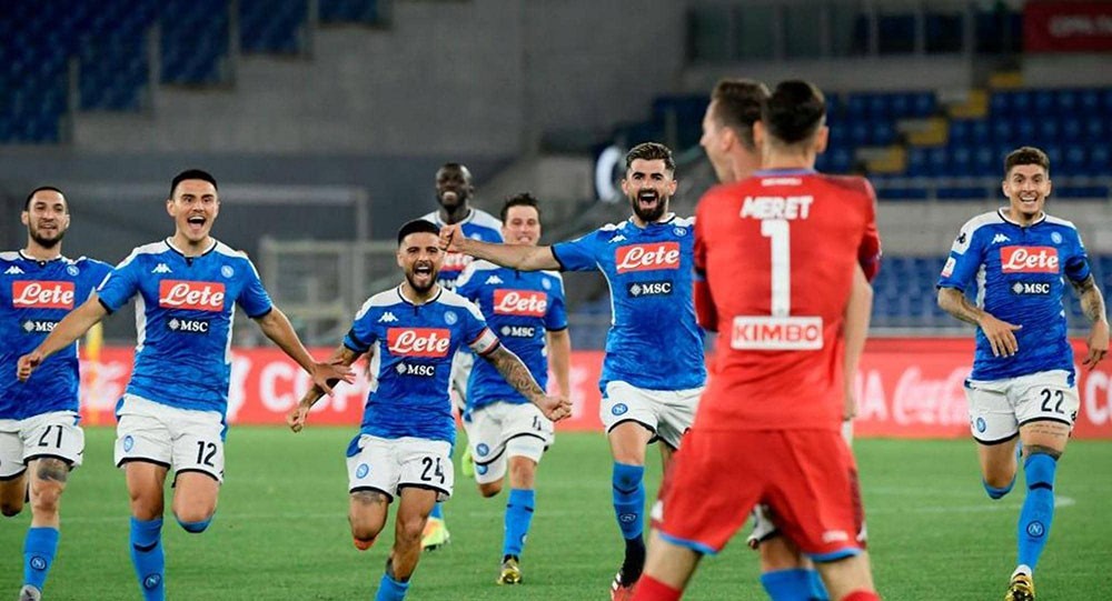 نابولي يقهر يوفنتوس.. ويتوج بطلا لكأس إيطاليا